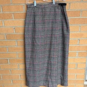 Evan Picone Glen Plaid Pencil Skirt in Black, Gray & Red